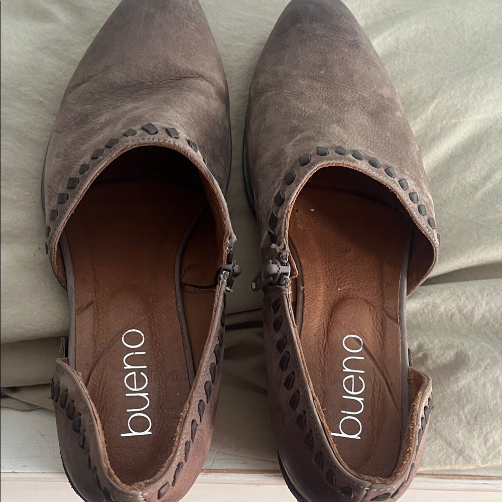 Bueno Brown Flats with Black Accents